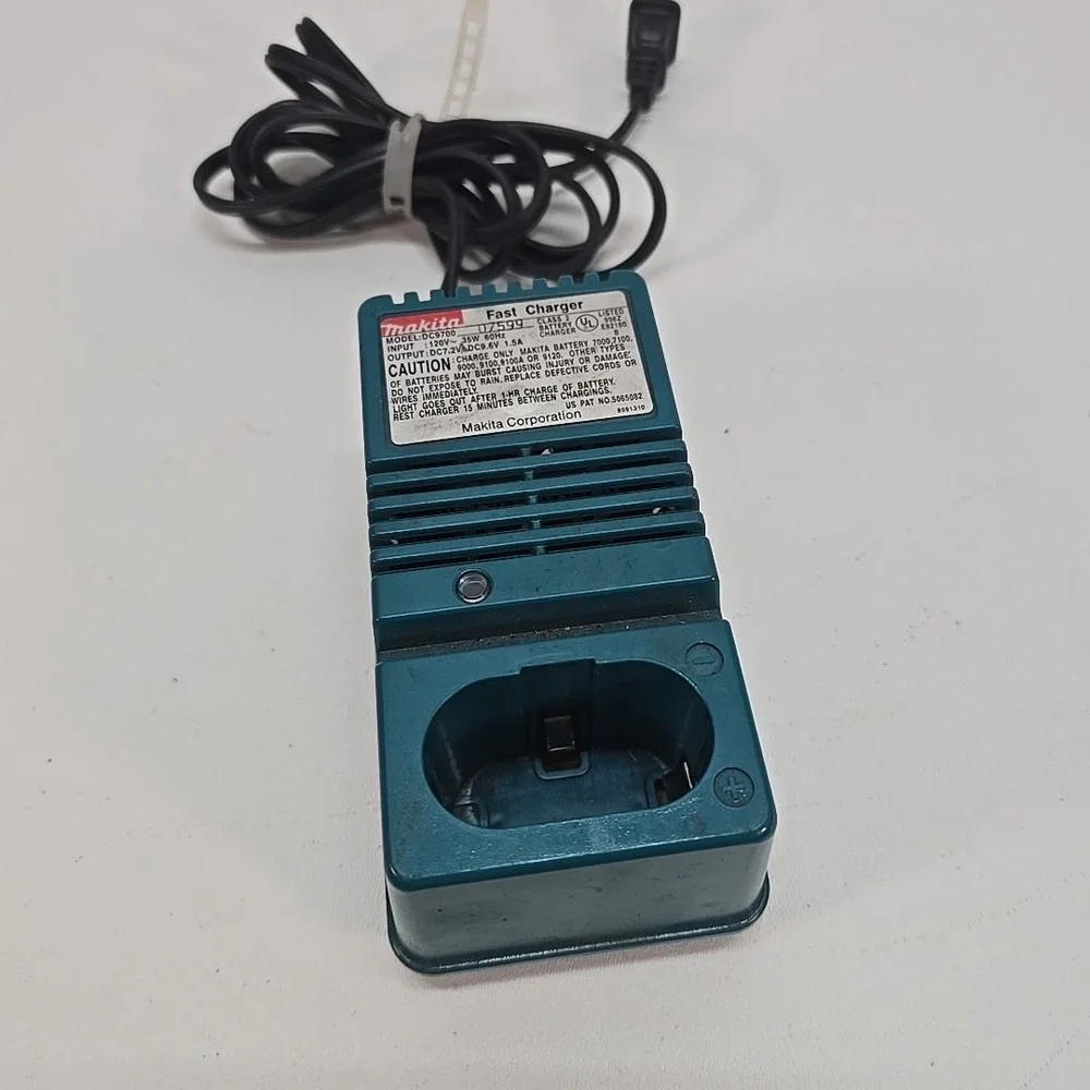Makita DC9700‎ Fast Charger 7.2V 9.6V 120V 35W Class 2 Battery Tool USA Blue